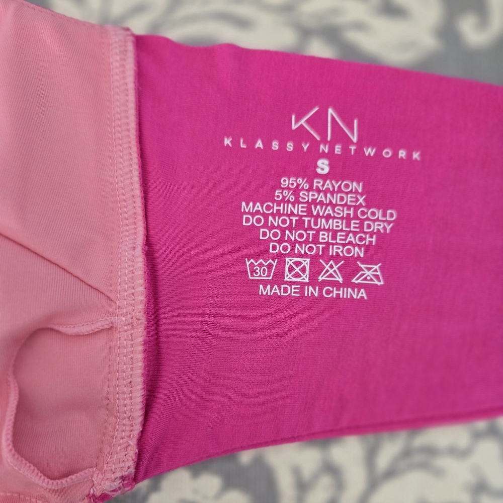 KLASSY NETWORK Brami Bandana  Halter Top, Size Small, Pink - Picture 2 of 2